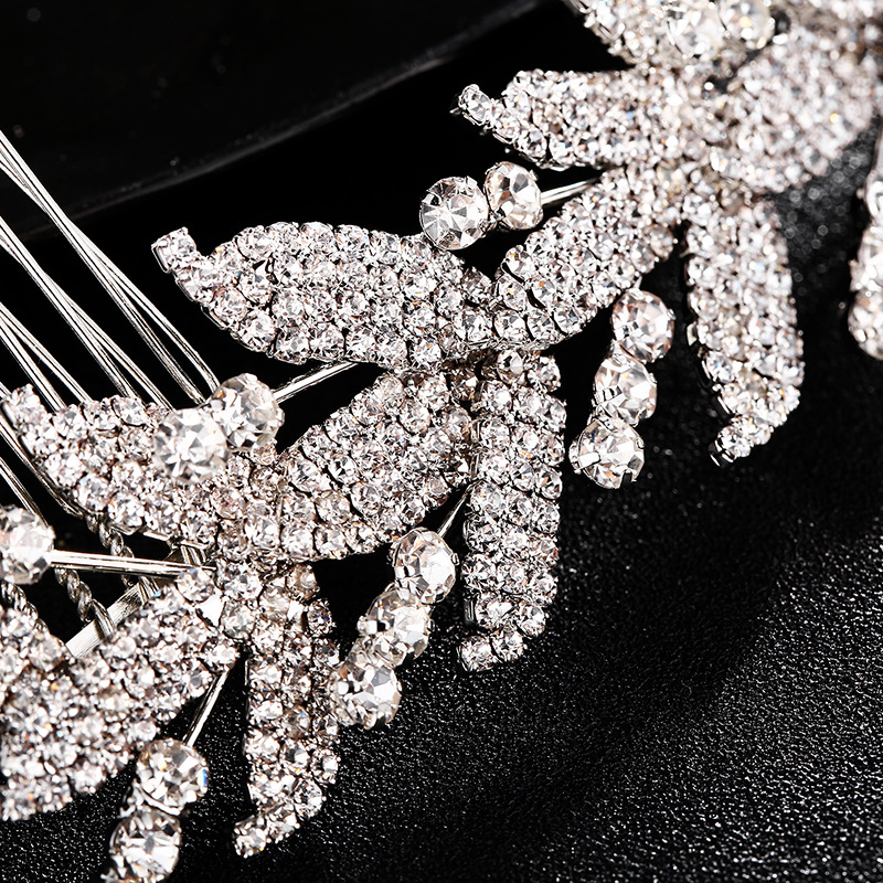 European and American accessories, rhinestone claw chain comb, leaf-shaped bride's updo headwear, wedding banquet diamond-encrusted bride's comb Application Scenario