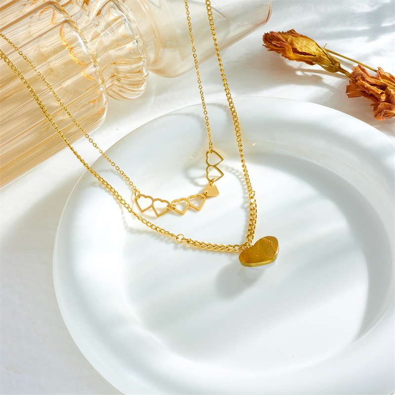 European and American fashion, creative, individualistic, and unique double-layer layered hollowed-out double heart pendant chain pearl heart necklace details Picture