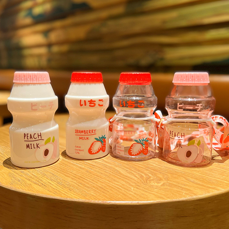 Cute online celebrity men and women, fashionable Yakult plastic water cups, portable large-capacity drinks, children's cups with straps as gifts Specification drawing