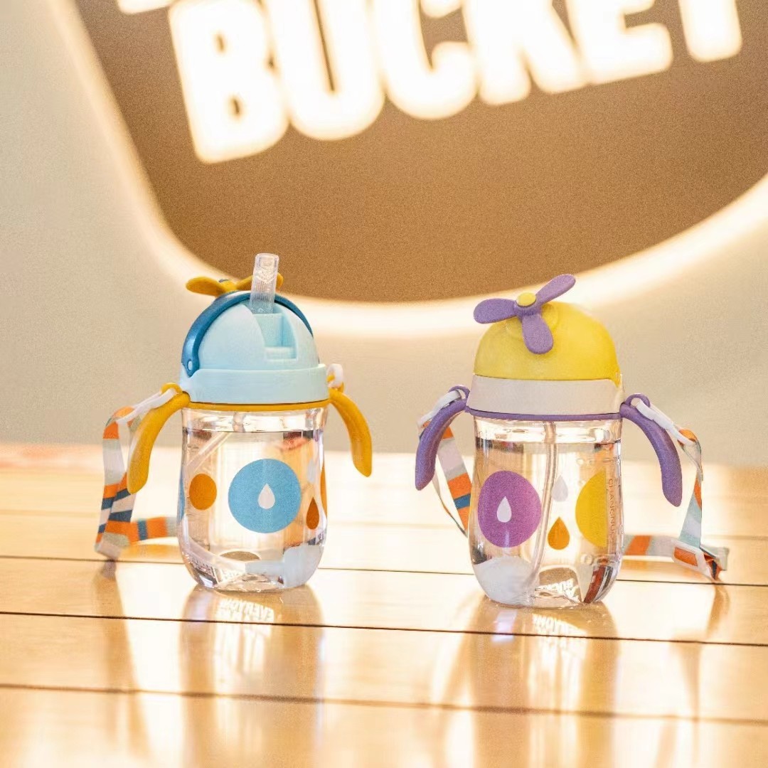 Children's straw water cup, cute for infants and toddlers, cartoon and small, carrying a straw scale to learn to drink milk Application Scenario