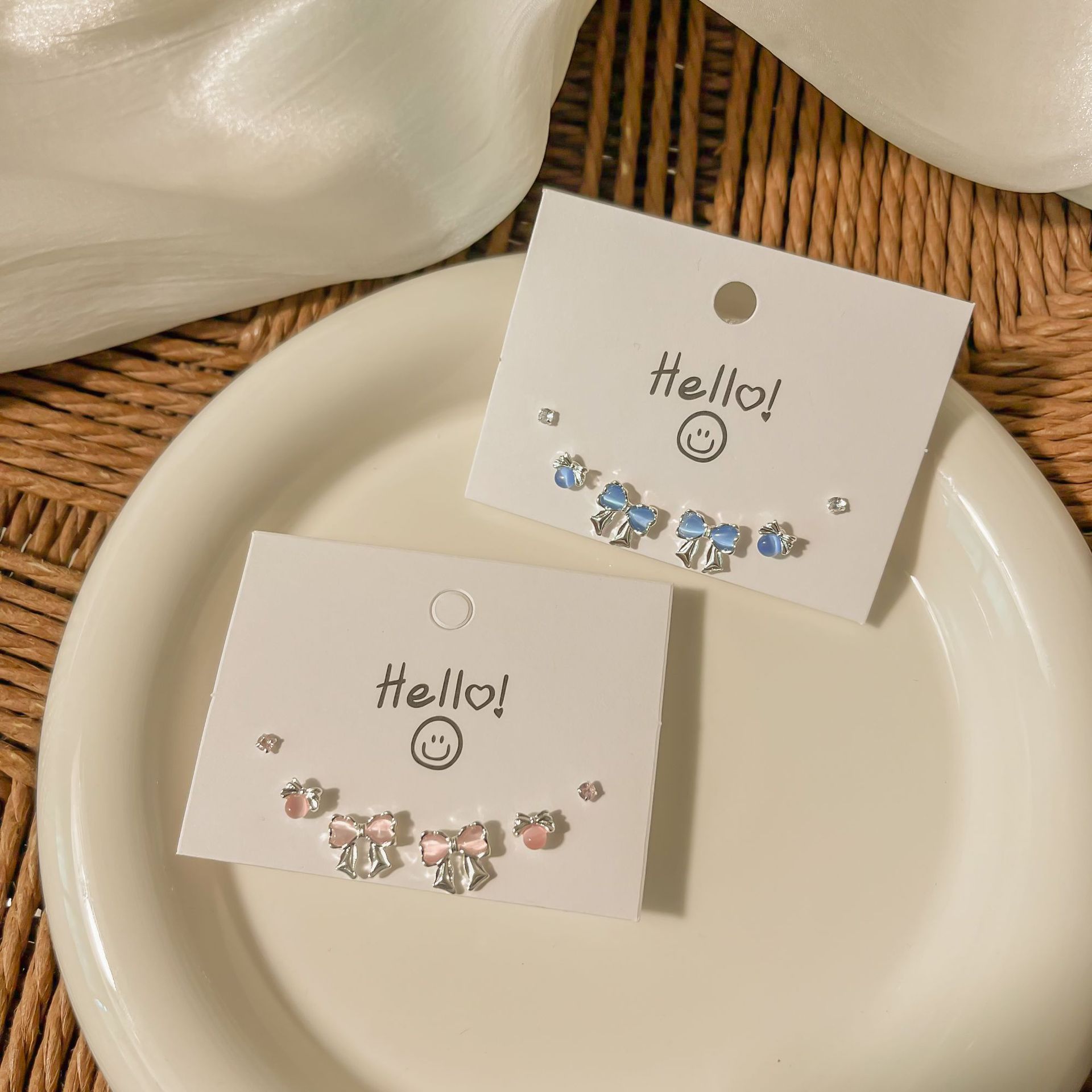 Silver needle blue cat's eye stone bow, a niche set of ear studs for women, simple and versatile design, trendy, sweet and cool earrings wholesale Application Scenario
