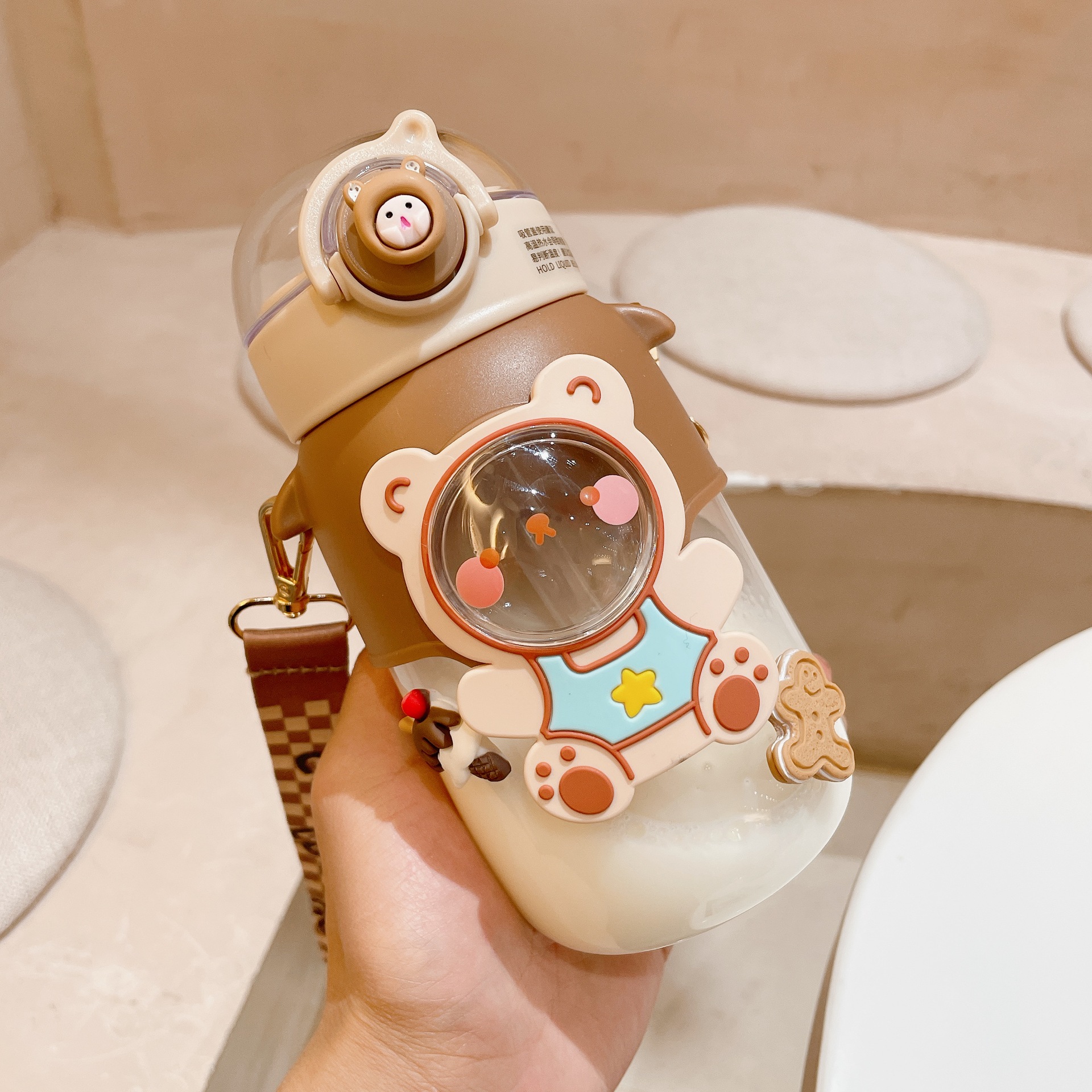 Cute children's straw cup, high-end and adorable doll drinking cup, anti-drop portable slanted cross pop-up cap baby plastic cup Specification drawing