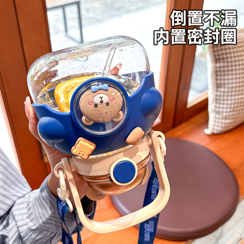 Double-drink hug bear plastic cup, large-capacity outdoor sports water bottle, anti-drop straw, large-bellied cup for boys, girls, students and children Specification drawing