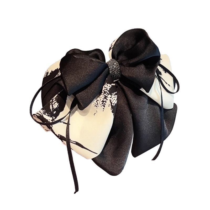The trendy big bow ponytail clip exudes a high-end look. The ink-wash printed ribbon clip at the back of the head is a stylish hairpin Item Picture