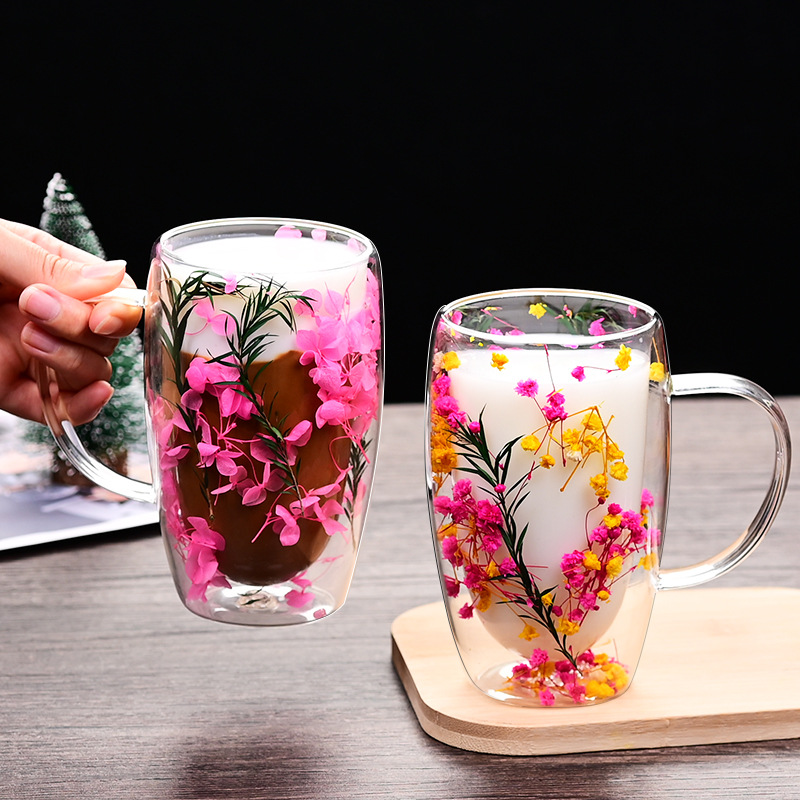 Factory wholesale high borosilicate large-capacity double-layer petal water cups, household dried flower flowing sand creative breakfast coffee cups Application Scenario
