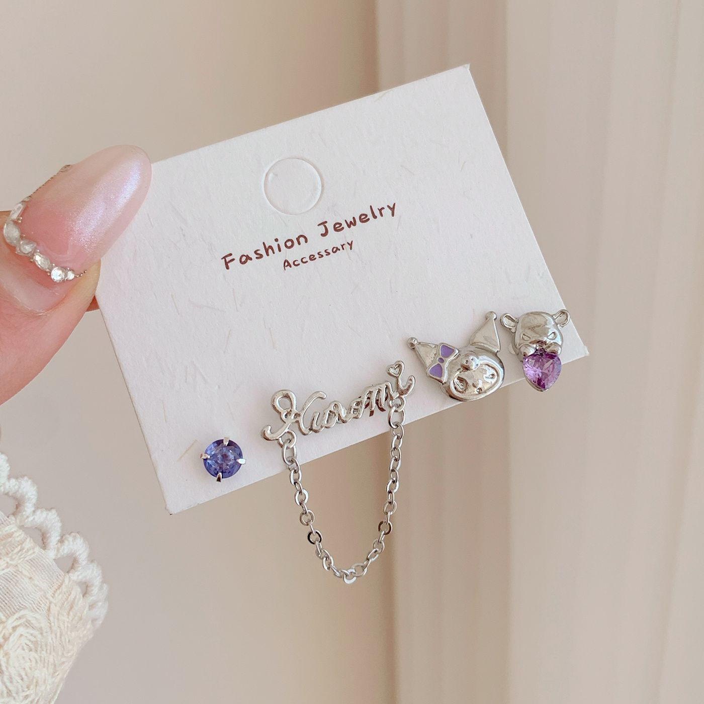 Sweet cartoon little devil, exquisite purple diamond rabbit stud earrings, female silver needle, niche design, fun and childlike student earrings Specification drawing