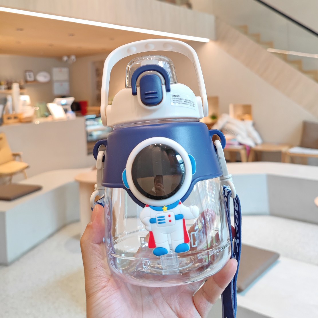 Cute big-bellied cup astronaut student cute Instagram water bottle Portable outdoor large-capacity plastic straw cup Application Scenario