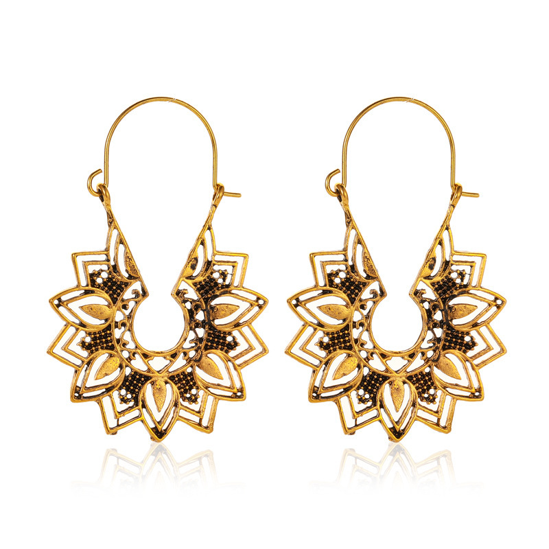 Cross-border retro alloy hollowed-out flower earrings, Bohemian fashion exaggerated geometric stud earrings, ethnic style earrings for women Item Picture