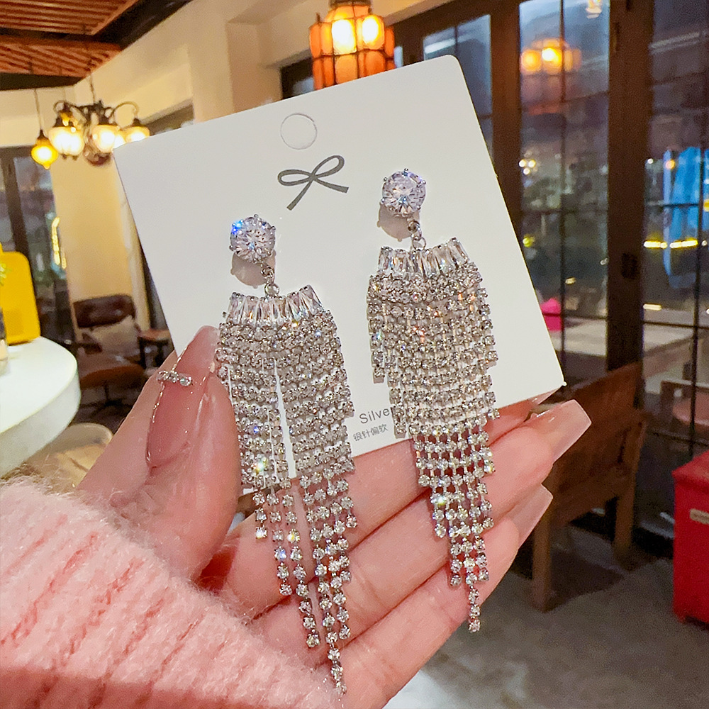 "Socialite charm, full diamond tassel earrings, 925 silver needle, ins light luxury, niche design, internet-famous long earrings wholesale. Application Scenario