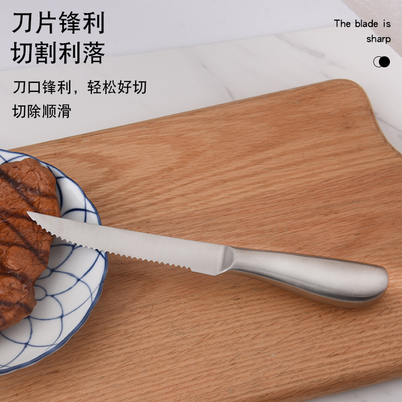 Stainless steel steak knives, serrated steak knives, meat knives, high-end household kitchenware for Western restaurants, are selling well across borders full figure