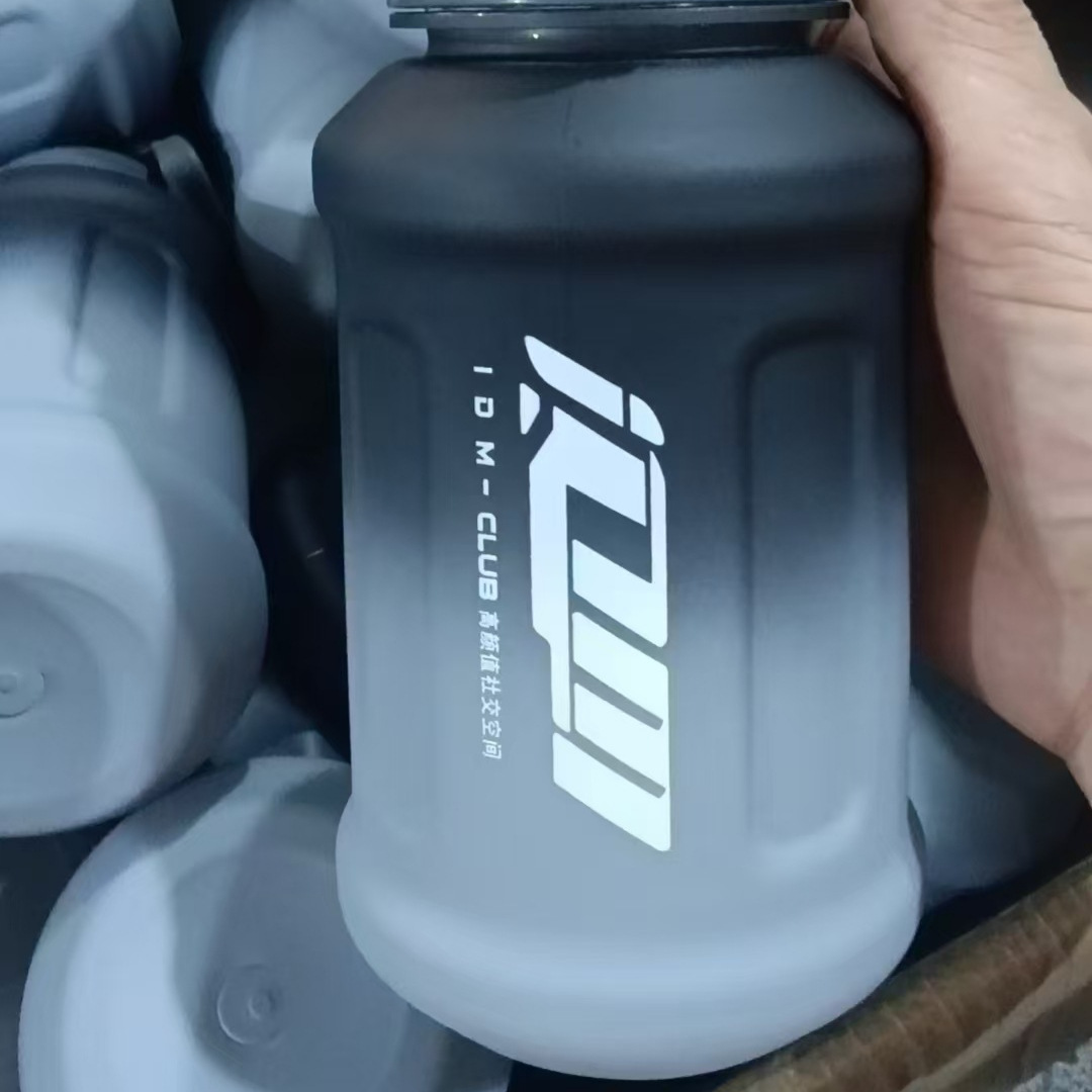 Customizable large-capacity sports water cups, tonton cups, portable fitness sports tonton buckets, shock-resistant and heat-resistant Application Scenario