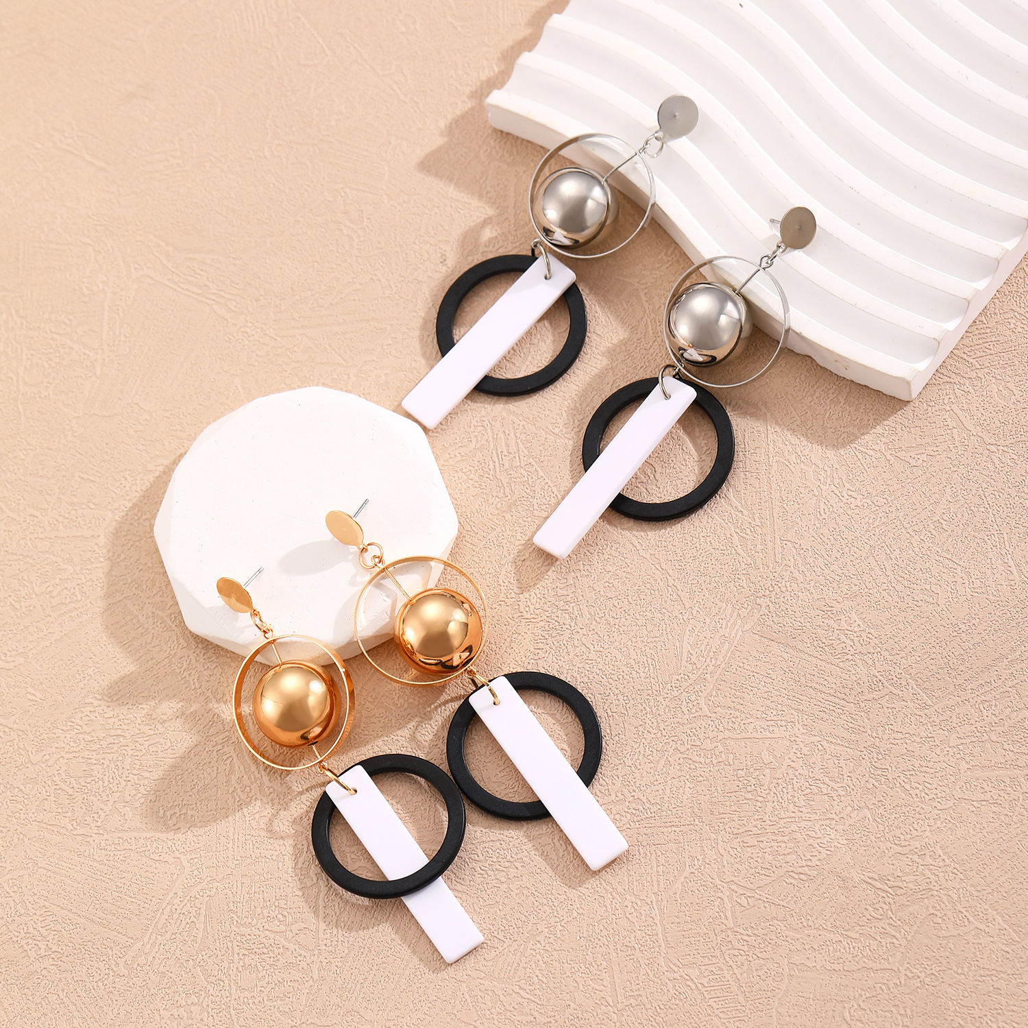 European and American cross-border exaggerated, individualistic, retro and niche circle earrings, geometric patchwork earrings, women's temu best-selling accessories Application Scenario