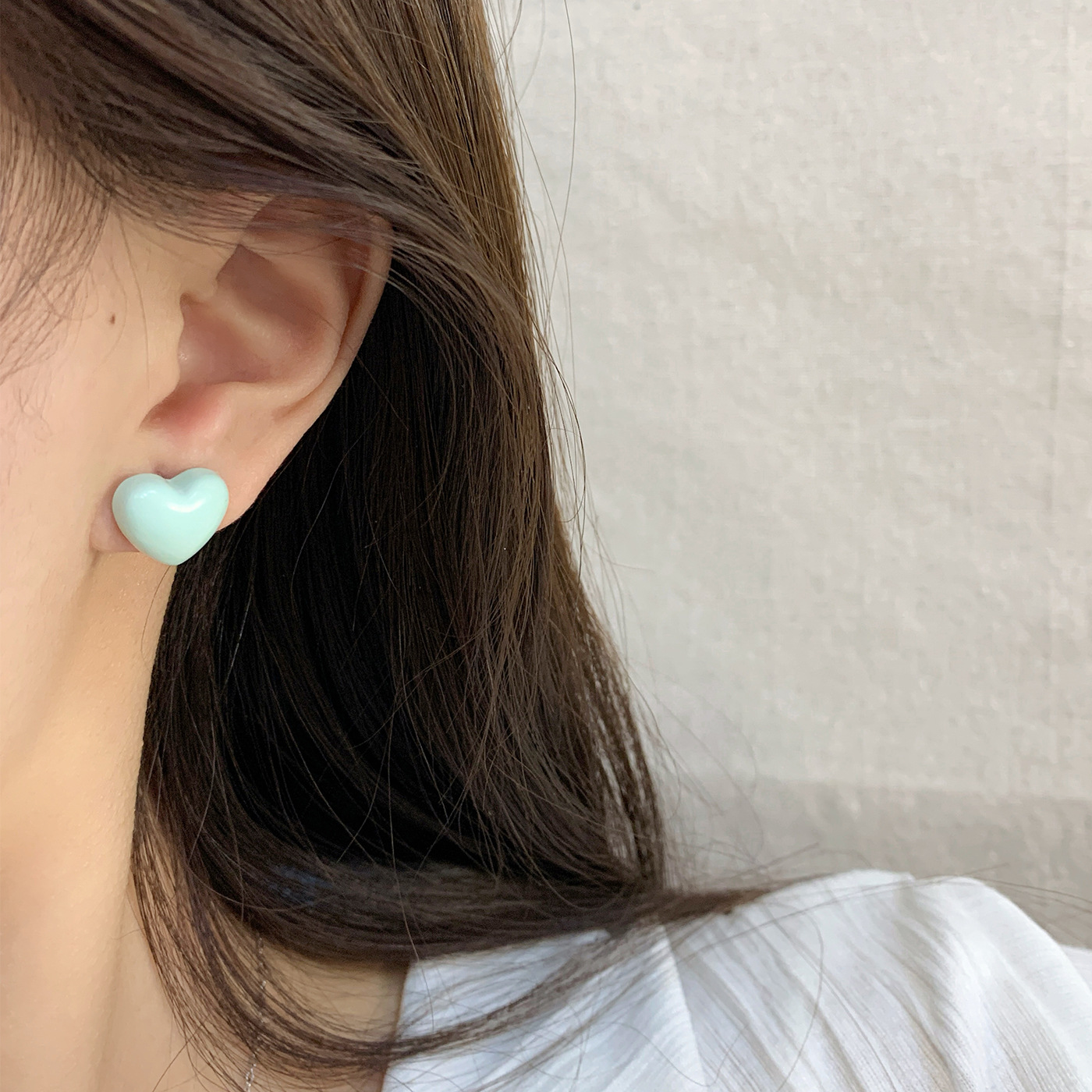 Spring new style of fresh and light Morandi color oil-drop heart-shaped stud earrings for women with silver needles, simple and sweet, small earrings for girls details Picture