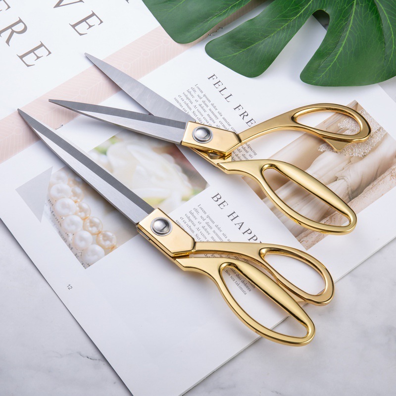Sewing thread ends, scissors, small and large tailor, large clothing, industrial fabric, large household scissors, cutting, hand cross-stitch details Picture