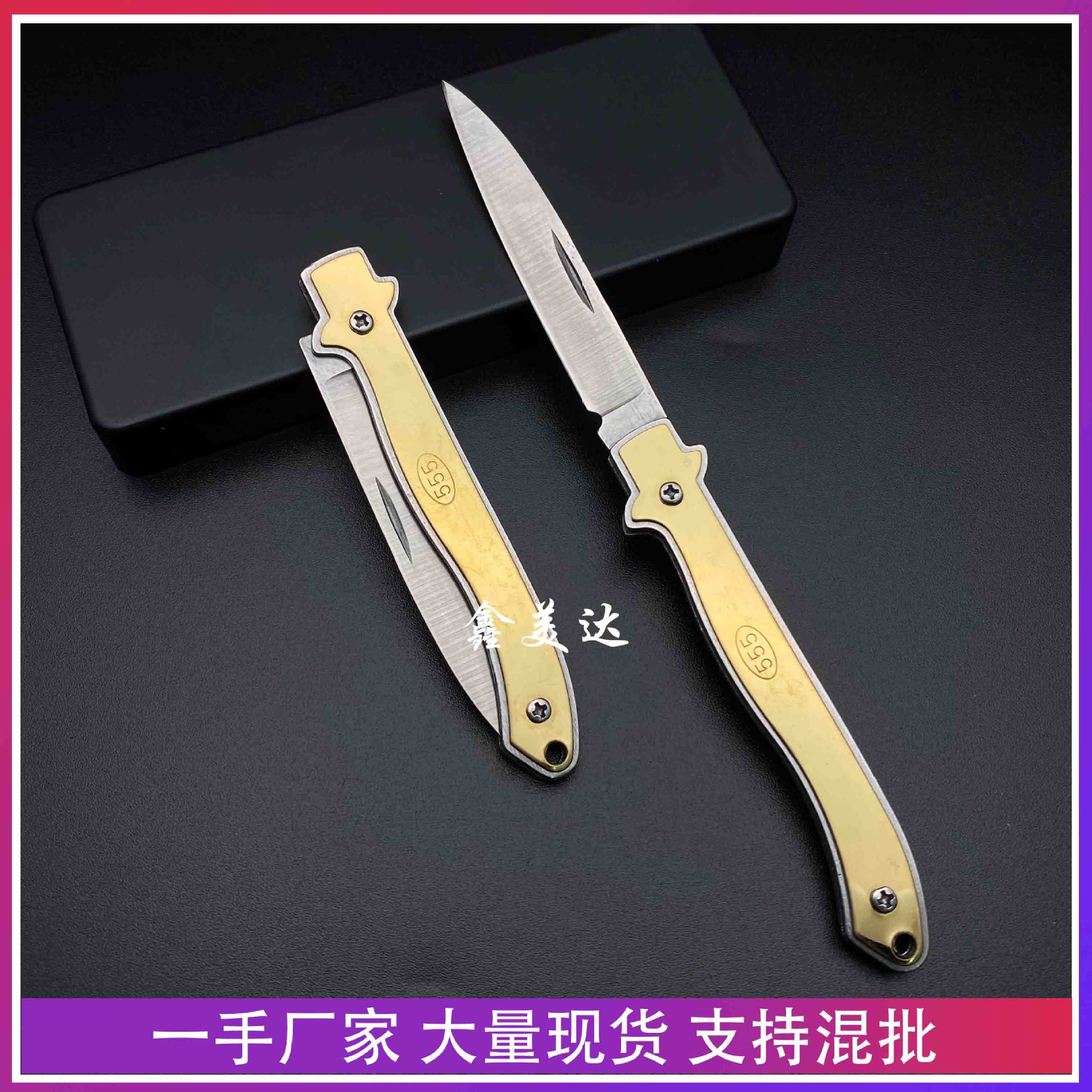 Folding small steel knives are sold in supermarkets for outdoor camping self-defense knives wholesale. They are portable and can be used to open packages. They are available in two-yuan stores full figure