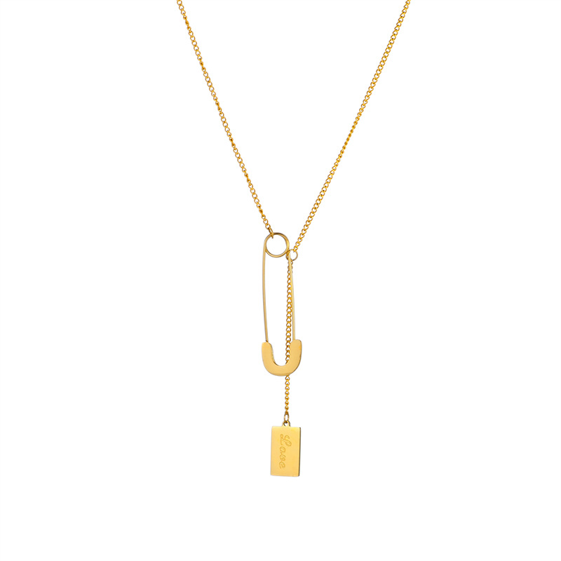 A simple and versatile cold style necklace with a unique and fashionable European and American design, featuring a metal chain, square tag, pin and pendant Item Picture