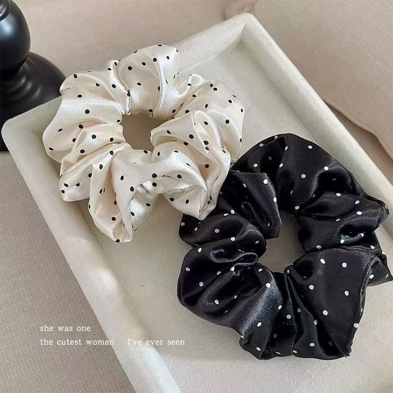 Simple satin polka dot large intestine hair band, gentle retro pleated fabric sausage band, bun hair tie, loose rubber band Specification drawing