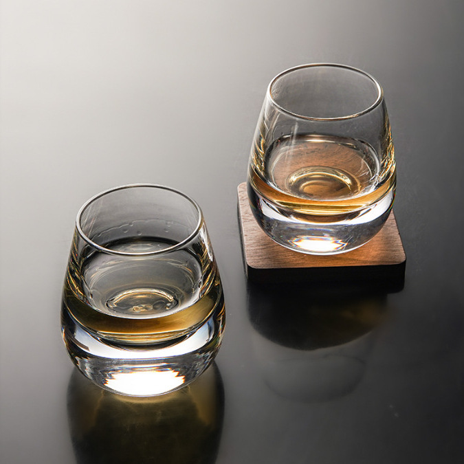 European-style thick-bottomed crystal glass short drink whisky glass, foreign wine glass, handcrafted thick-bottomed crystal glass spirits details Picture
