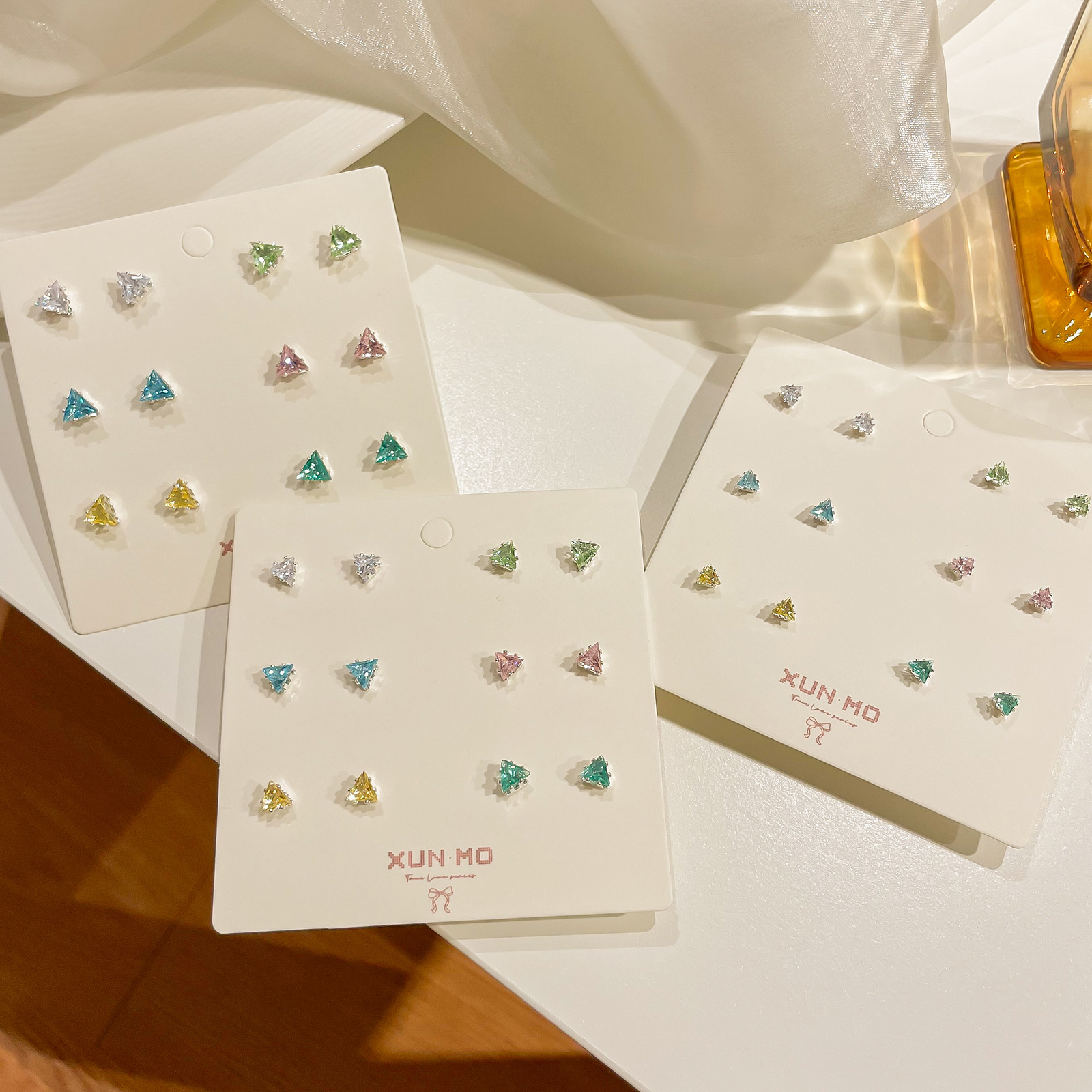 Triangular zircon stud earrings for women, simple and exquisite rhinestone stud earrings, small student personality earrings, trendy full figure