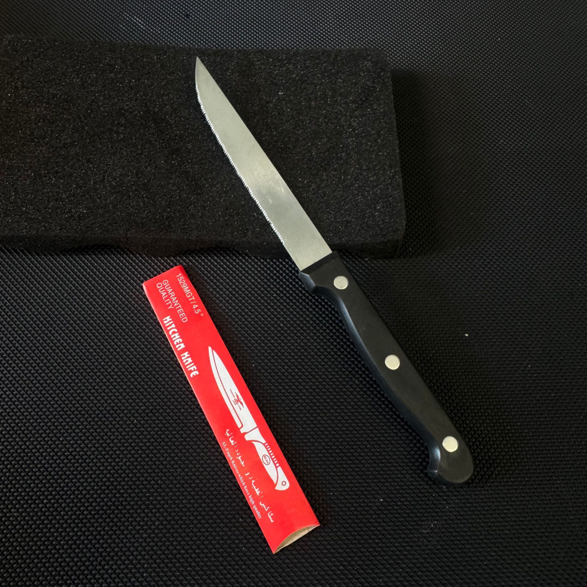 Stainless steel fruit knives, serrated Western dining knives, Western steak knives, hotel and restaurant tableware, and fruit knives are available in stock full figure