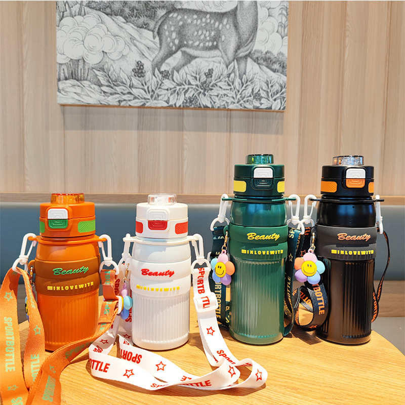 High appearance level 3D pendant, large-capacity water bottle, double-spout insulated water cup, outdoor straw, shoulder strap, handle, sports water bottle details Picture