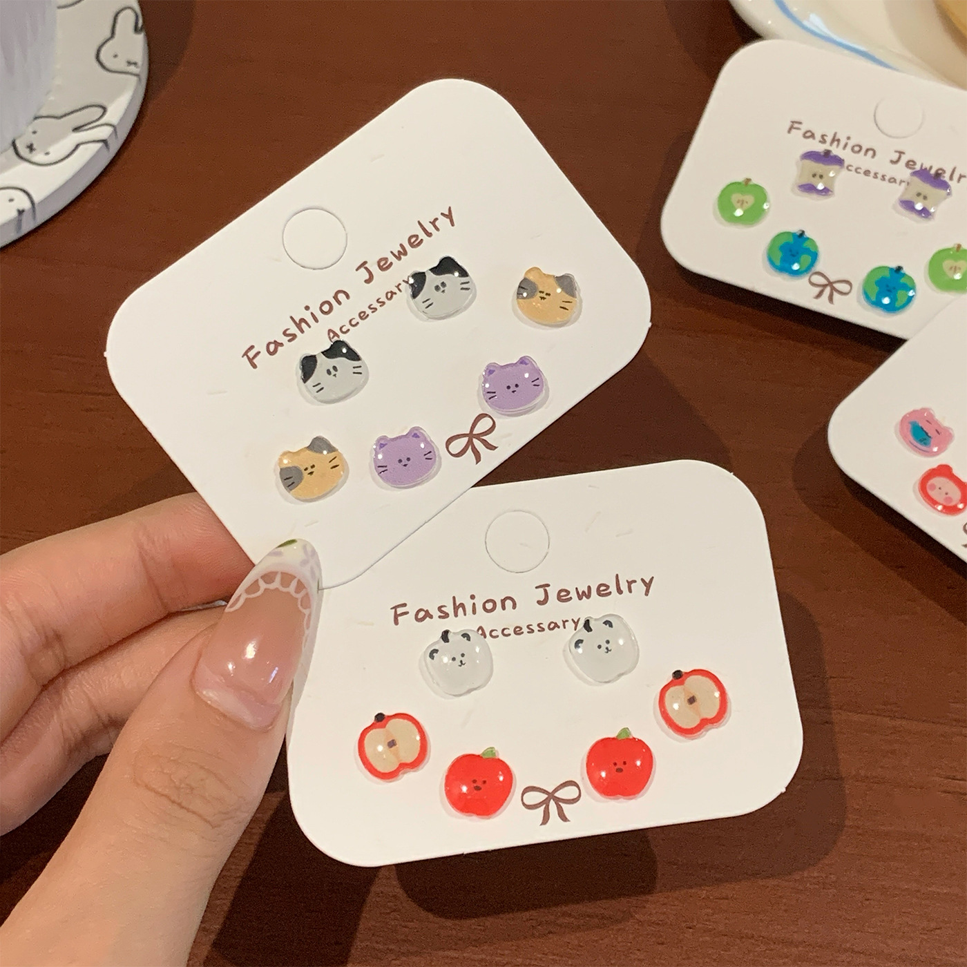 New resin cute and small apple cat stud earrings, hand-painted dopamine sweet silver needle cartoon student earrings full figure