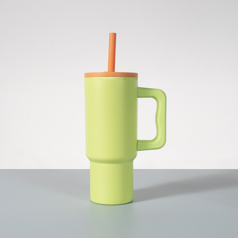 The new high-appeartion-level handle large-capacity portable straw is a cross-border bestseller with a huge ice cup that can keep you warm and cold full figure