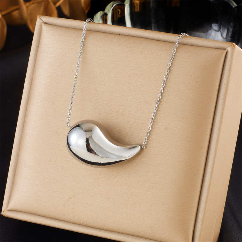 European and American fashionable and individual design hollow gold-plated water drop pendant chain titanium steel necklace Specification drawing