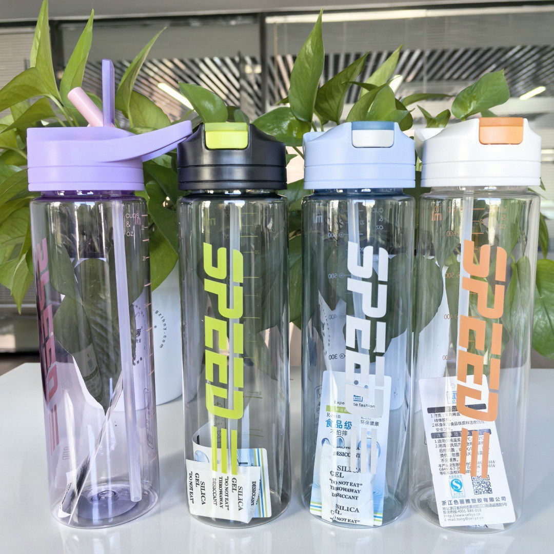 A large adult outdoor sports plastic water cup with a hand-held sealed leak-proof straw for direct drinking details Picture