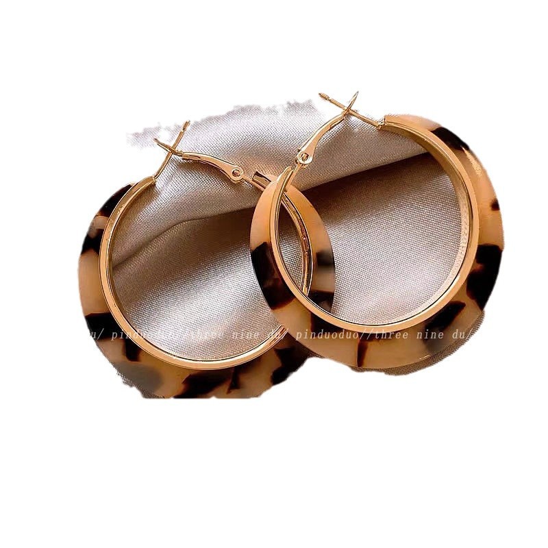 Zhao Lusi's same style of earrings suitable for autumn and winter: leopard print ear rims, high-end and elegant feminine stud earrings, model earrings Item Picture