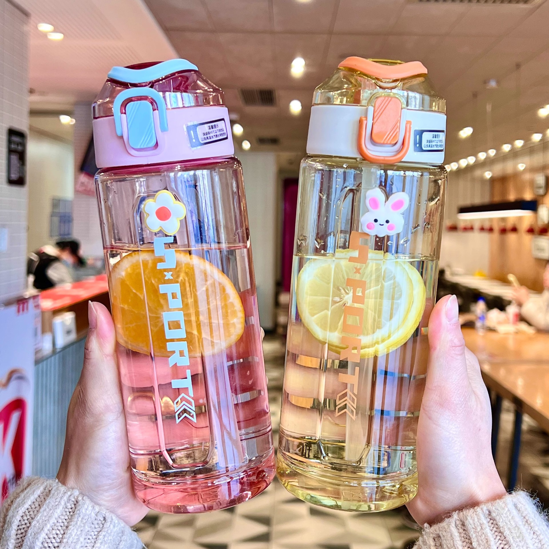 Wholesale of Yitong 2025 New Model Student sports water Cup Plastic Portable large-capacity student outdoor Plastic Water cup full figure