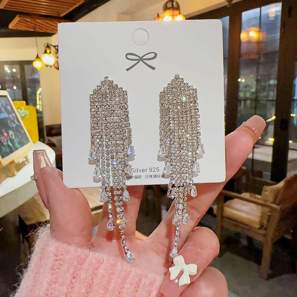 S925 Silver Needle light Luxury high-end fringed earrings, women's niche design, exaggerated earrings, fashionable and versatile, exquisite stud earrings full figure