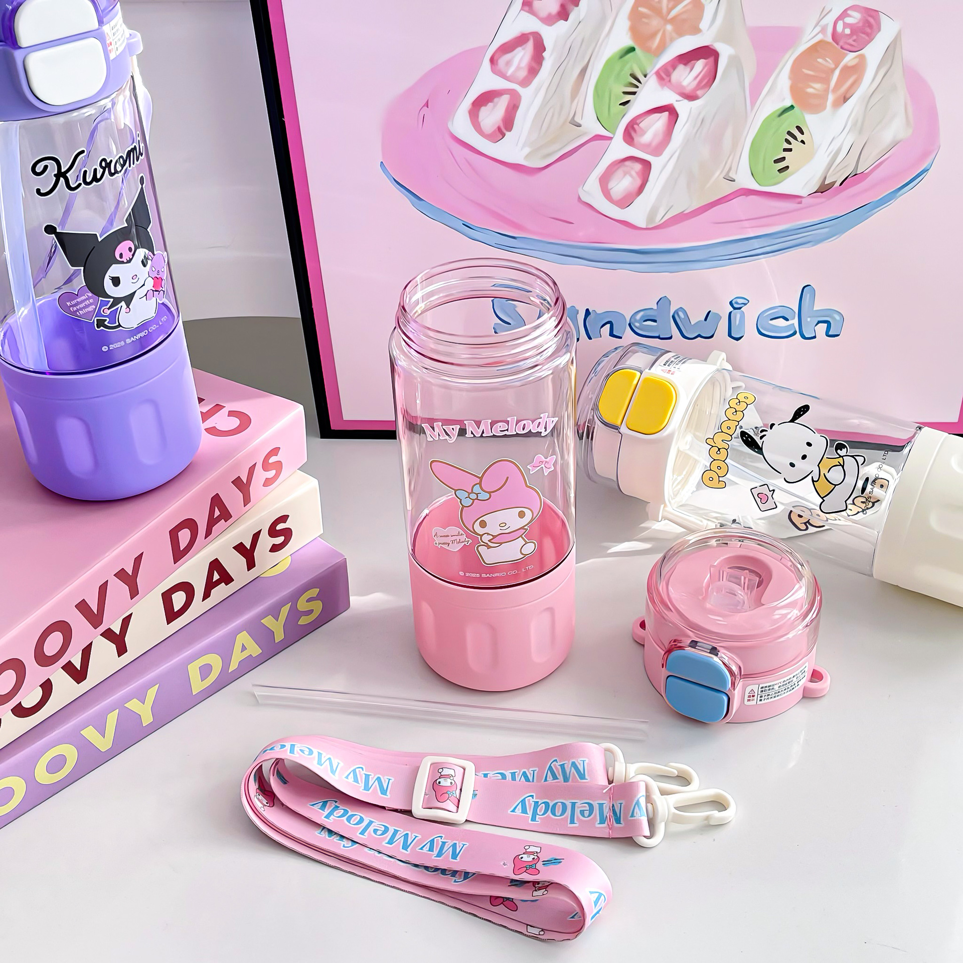 Sanrio Family series double-drinking plastic cups are convenient to carry. The silicone spout double-drinking design comes with a cup rope Application Scenario