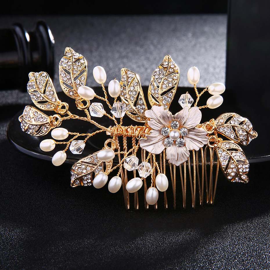 New European and American water diamond pearl bridal hair comb, floral leaf hair accessory, retro alloy handcrafted comb accessory full figure