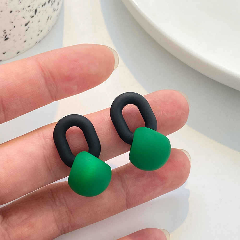 European and American ins milk tea color-blocking earrings, Japanese and Korean fashionable colorful milk candy round beads irregular ear studs, personalized earrings trend Specification drawing