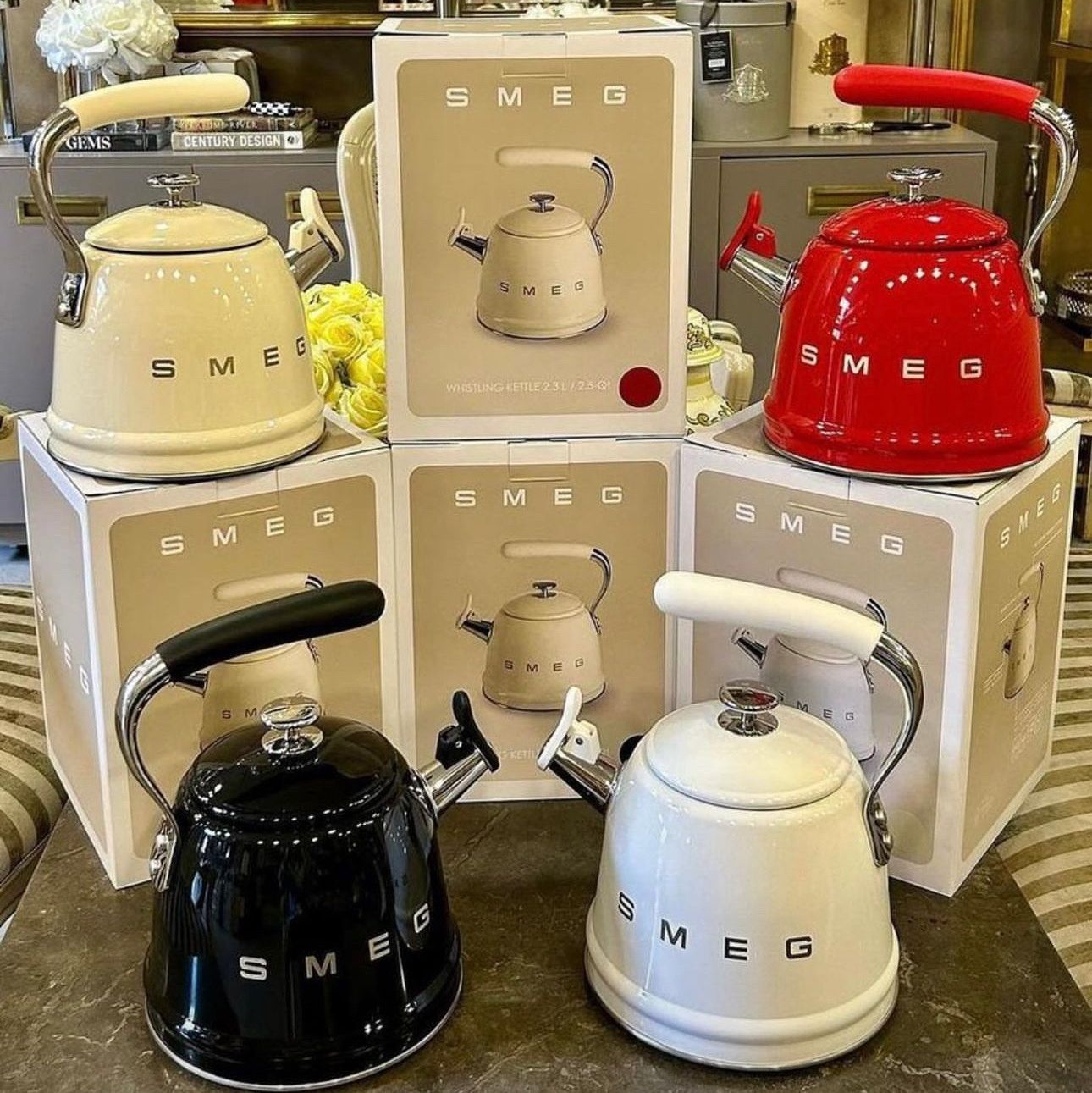 SMEG retro electric kettle, stainless steel boiling kettle, insulated stainless steel 3L large-capacity kettle with a whistle full figure