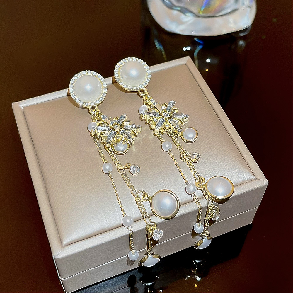 Wholesale of 2025 new trendy and trendy retro snowflake tassel earrings with a high-end Korean style and elegant light luxury style full figure