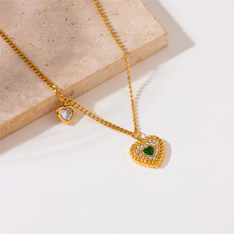 A fashionable, niche and high-end retro asymmetrical titanium steel gold-plated chain with diamond-encrusted heart pendant accessory necklace details Picture