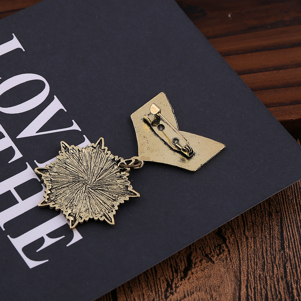 Wholesale of retro European and American badges, brooches, men's personalized and versatile suits, pins, MEDALS, fashionable letter distressed brooches Specification drawing