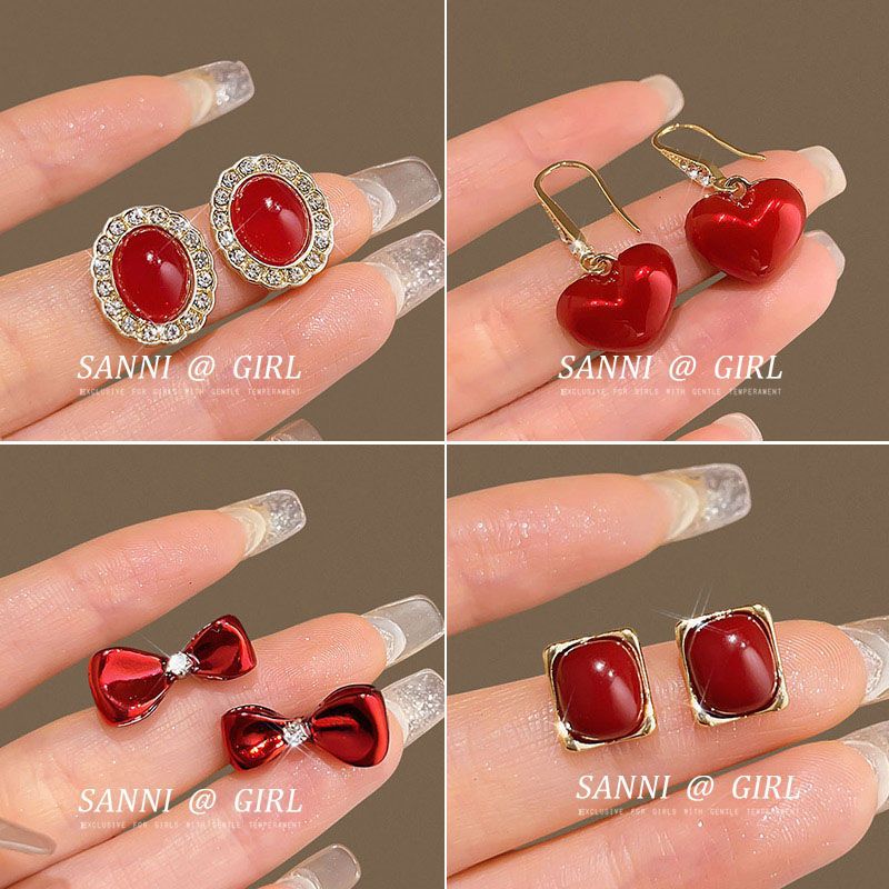French retro heart-shaped red earrings exude a sense of feminine sophistication and elegance. Bow stud earrings are a niche design with a simple style full figure