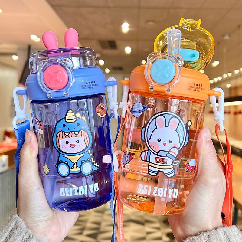 Summer new school straw cup with high appearance level, cute and portable plastic children's water cup for boys and girls, outdoor for primary school students full figure
