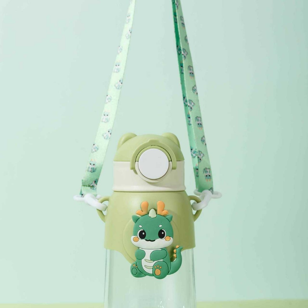 Cute high-temperature resistant and anti-drop water bottle, plastic straw cup, portable children's school special boys' and girls' fun water cup Application Scenario