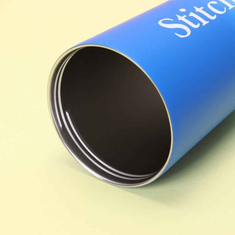 Foreign trade Stitch co-branded cartoon large-capacity simple insulated cup, high appearance level coffee cup, portable car straw cup Application Scenario