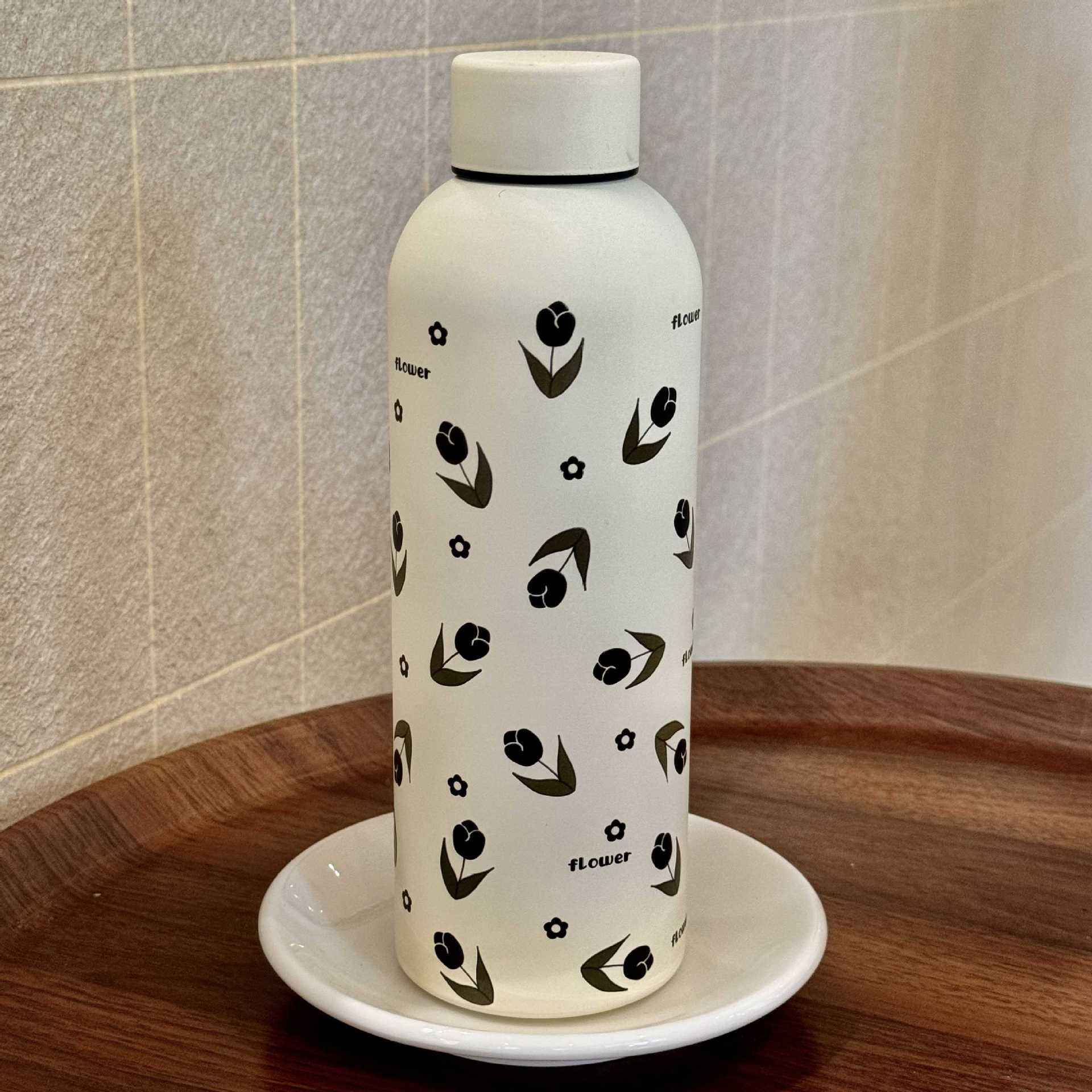 2024 New high-appearance-level ins coffee cup, portable and cute student water cup, 304 stainless steel insulated water cup full figure