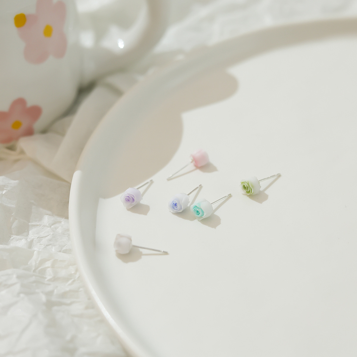 Wholesale of new macaron color series simple and versatile small stud earrings, daily rose resin earrings and round earrings Application Scenario