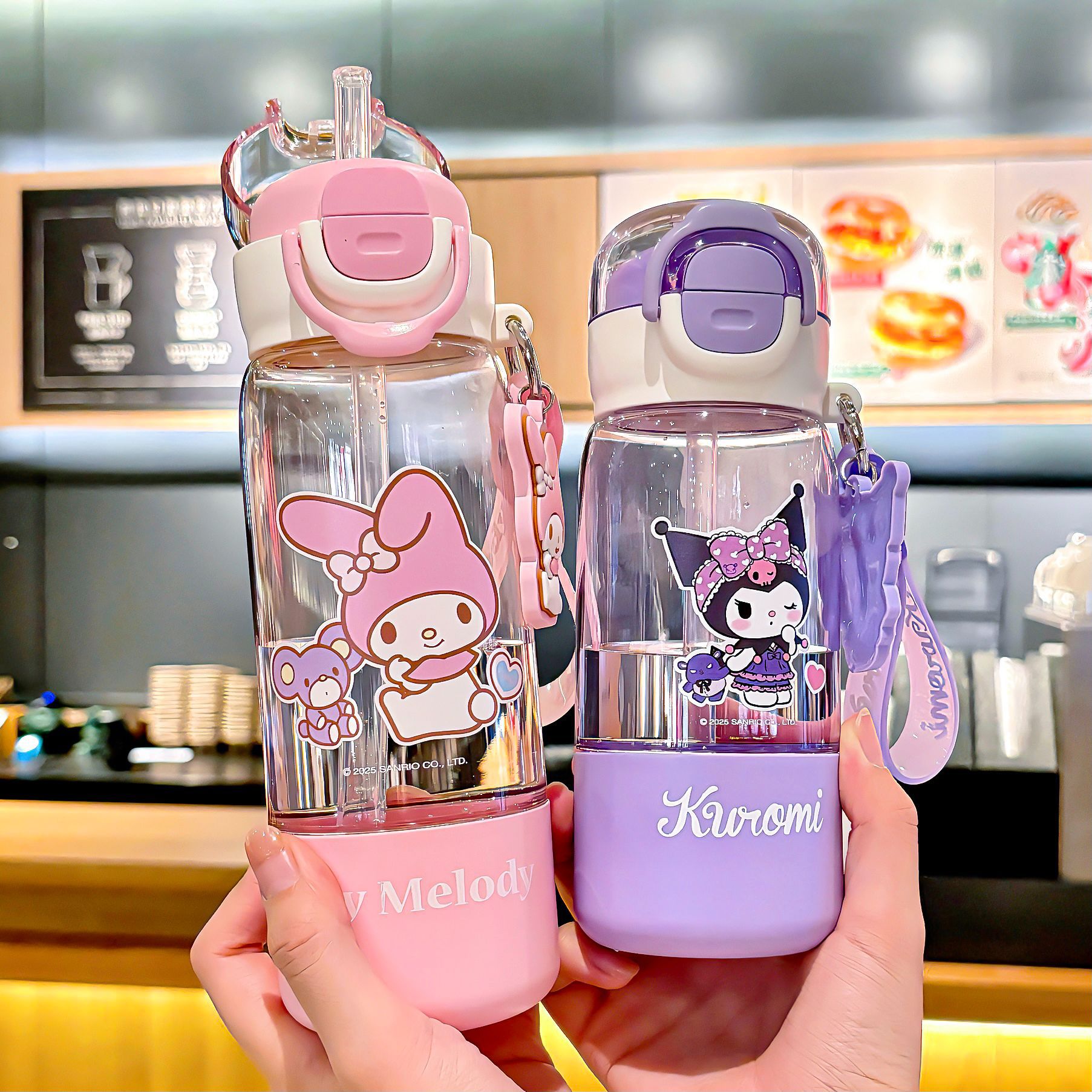The new Sanrio water cup has a high appearance level and is cute for girls. The tritan straw cup has a large capacity and is a cartoon portable cup for children details Picture