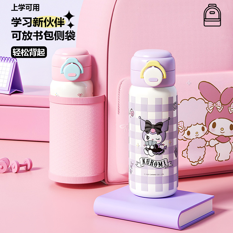 The cute Sanrio Family series student simple double-drinking insulated cup features a portable silk-screened design and a large capacity drinking cup details Picture