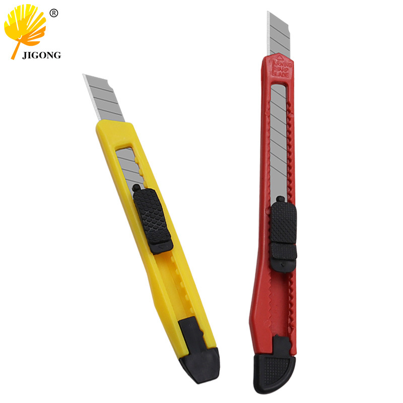 Small plastic utility knife, detachable office supplies, paper cutter, student stationery, hand tool knife, wallpaper knife full figure