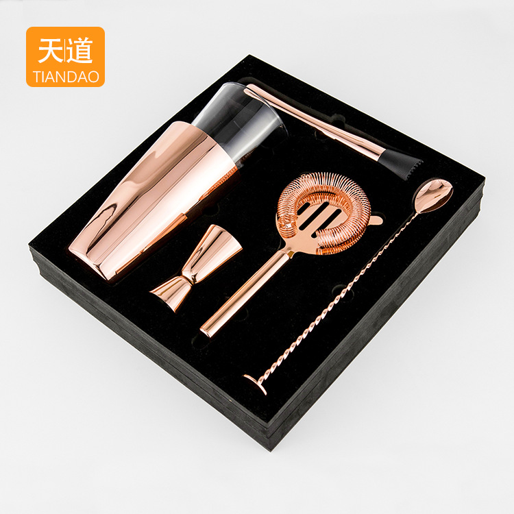 Cross-border best-selling stainless steel Boston cocktail shaker set, high-end gift box, family cocktail shaker glasses Application Scenario