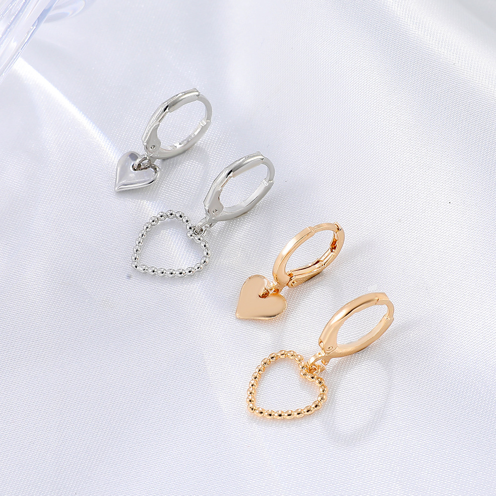 Korean minimalist alloy asymmetrical heart-shaped earrings, Instagram-chic, creative and small heart-shaped stud earrings Specification drawing